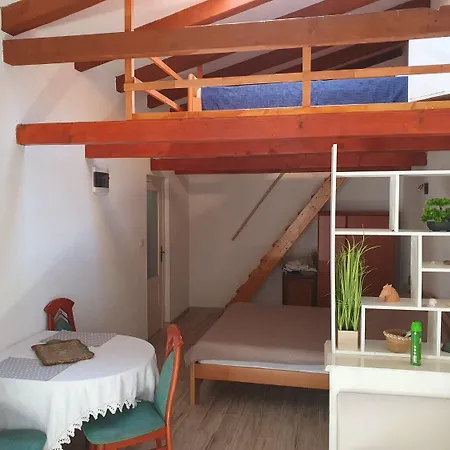Kova * Stari Grad (Hvar)